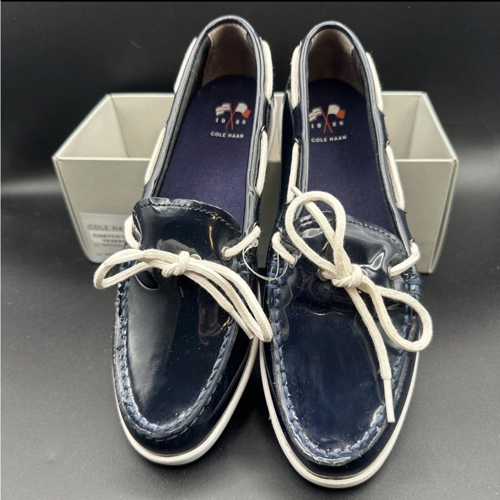 Cole Haan women boat sneaker Moc Shoes 9B  Navy blue patent leather white sole